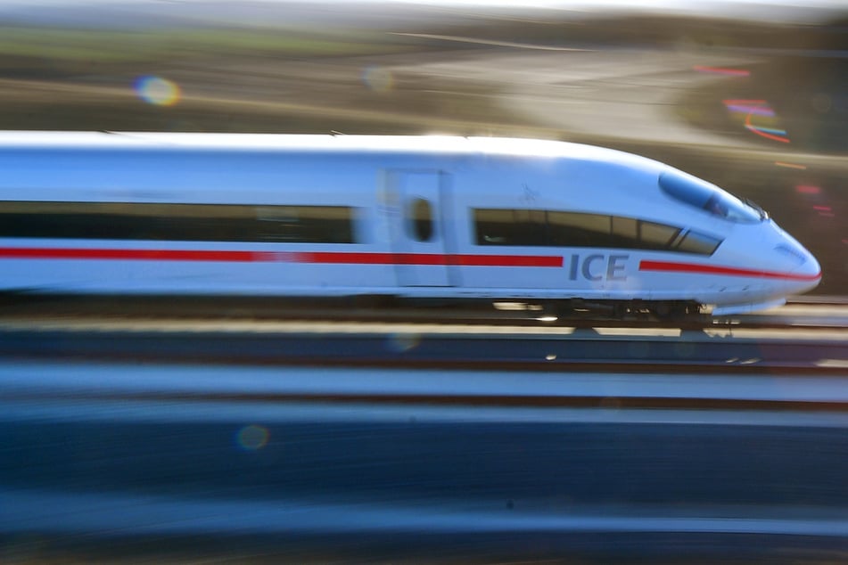 Zwischen Köln und Hamburg fahren ICE Sprinter etwas schneller als die normale Verbindung. (Archivbild)
