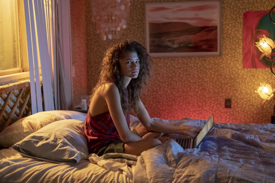 Zendaya has received acclaim from fans and costars alike for her portrayal of Rue Bennett in Euphoria's fifth episode.