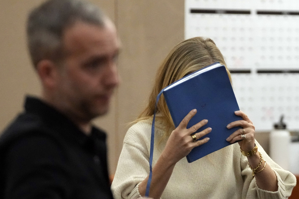 Da half auch kein Verstecken: Paltrows Kläger verlangt 300.000 Dollar Schmerzensgeld.