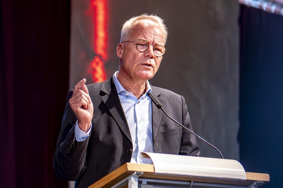 Für den SPD-Fraktionschef Matthias Miersch (57, SPD) ist das Aussetzen der Schuldenbremse ein probates Mittel um der anhaltenden wirtschaftlichen Krise entgegenzuwirken.