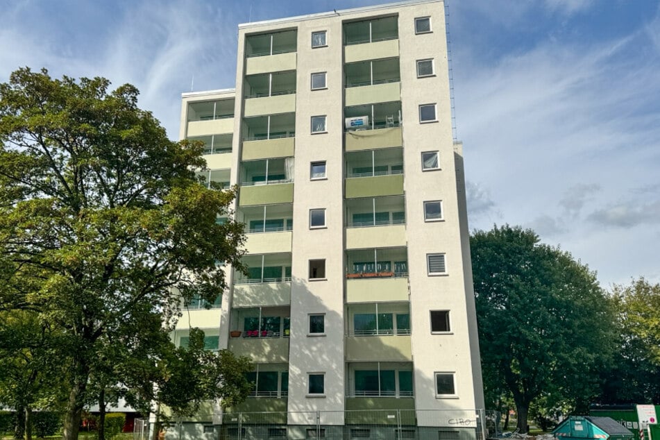 Dieses Mehrfamilienhaus im Altländer Viertel in Stade wurde am Dienstag für unbewohnt erklärt.
