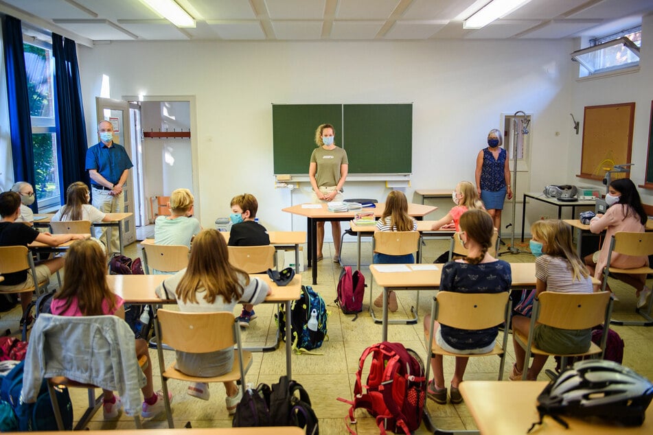 In Schlewsig-Holstein startete am heutigen Montag die Schule. In Israel soll es am 1. September so weit sein.