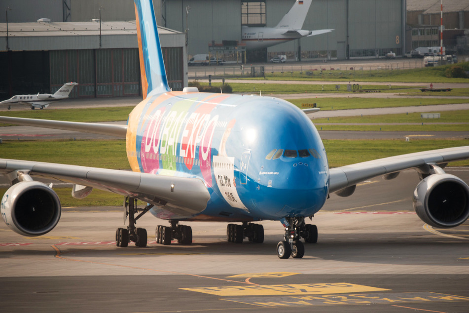 Weltgrößte Passagier-Maschine landet wieder an diesem Flughafen!