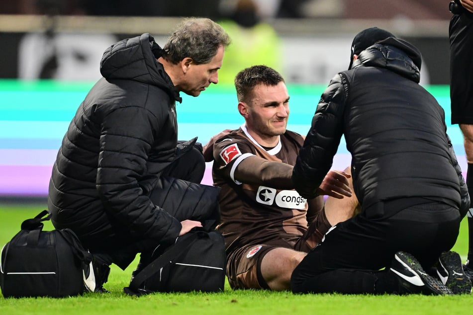 St.-Pauli-Profi James Sands (24, M.) verletzte sich kurz vor Spielende schwer.