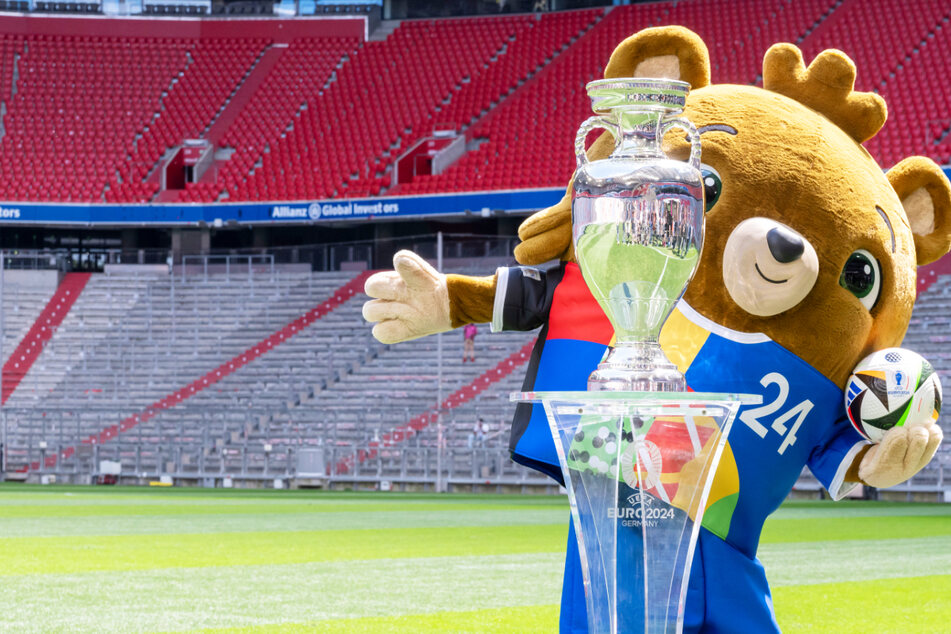 EM-Pokal in München: Hier könnt Ihr dem guten Stück am Dienstag selbst ganz nahe sein!