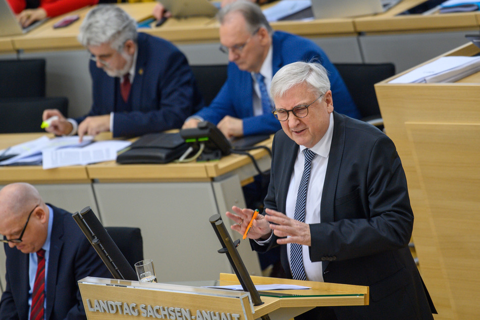 Sachsen-Anhalts Finanzminister Michael Richter (68, CDU) rechnet mit wachsenden Personalausgaben.