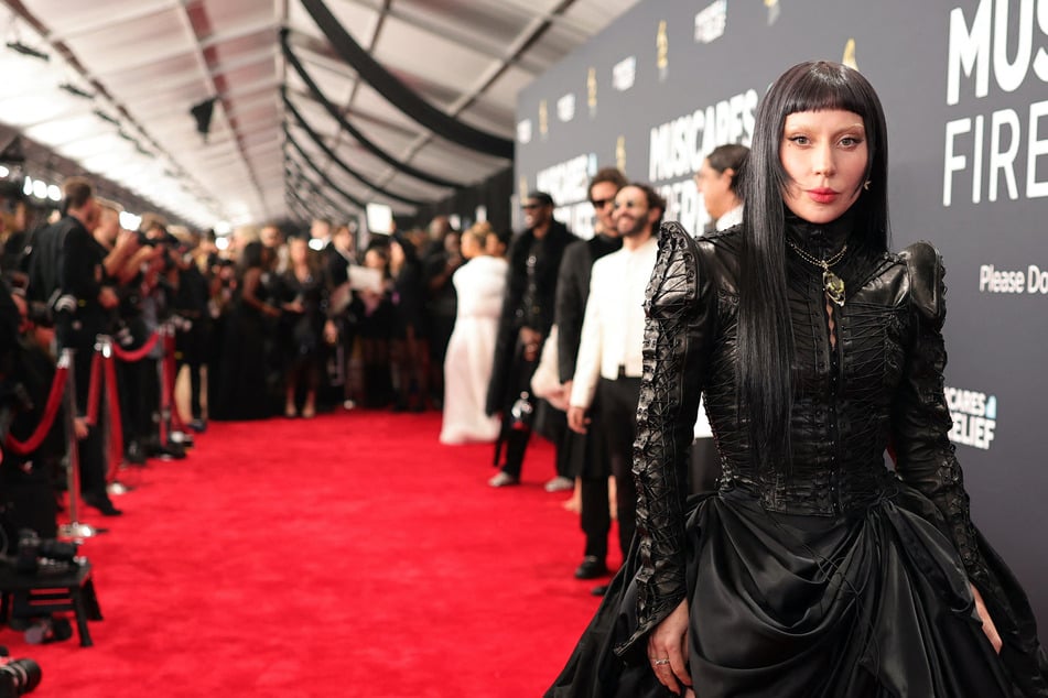 Lady Gaga apologizes to fans after abruptly canceling Miami concert