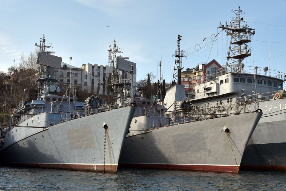 Russische Kriegsschiffe liegen in Sewastopol, dem Hafen der Schwarzmeerflotte. (Archivbild)