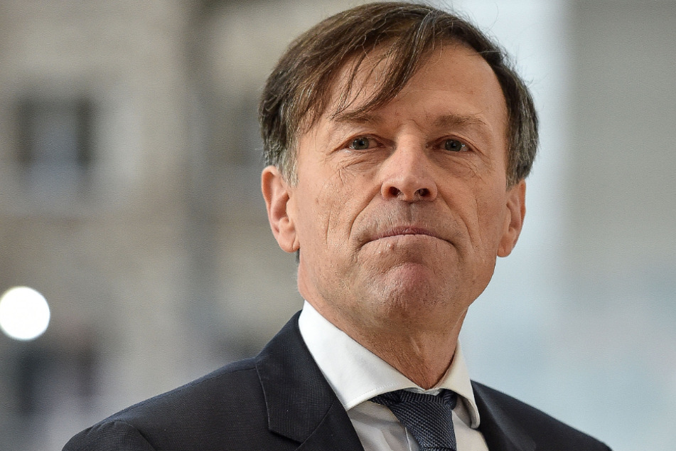 Landtagspräsident Matthias Rößler (65, CDU) wollte die Sitzungen abblasen, das Notparlament einberufen.
