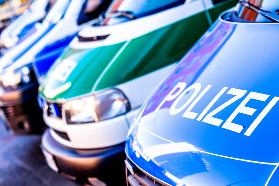 Im Landkreis Oberhavel haben Betrüger, die sich als falsche Polizisten ausgegeben haben, einen hohen fünfstelligen Betrag von einem 80-Jährigen ergaunert.