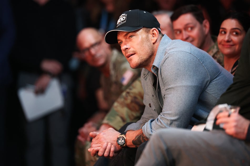 Hat Alan Ritchson (43) wirklich auf seinen Nachbarn eingeprügelt?