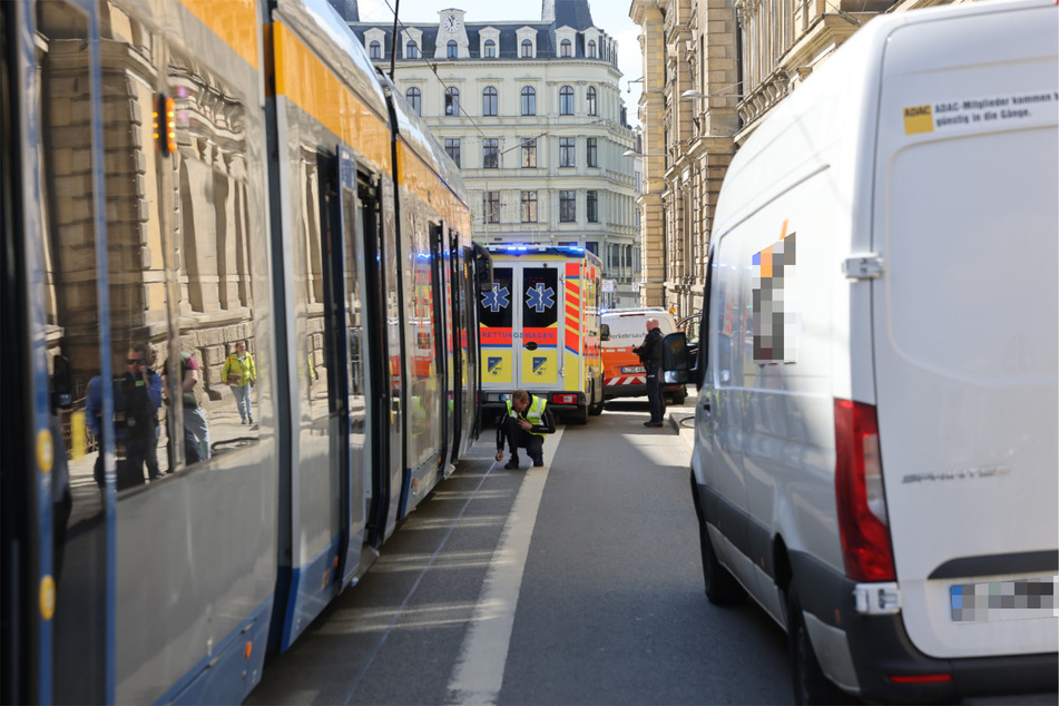 Aufgrund des Unfalls musste die 28-Jährige verletzt ins Krankenhaus gebracht werden.