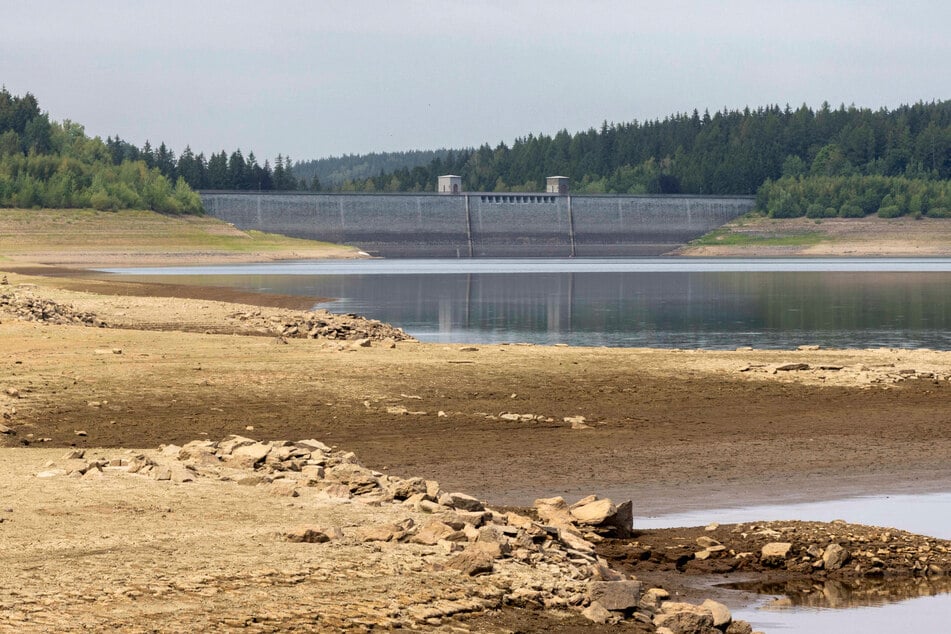 Dürre an der Talsperre Lehnmühle.