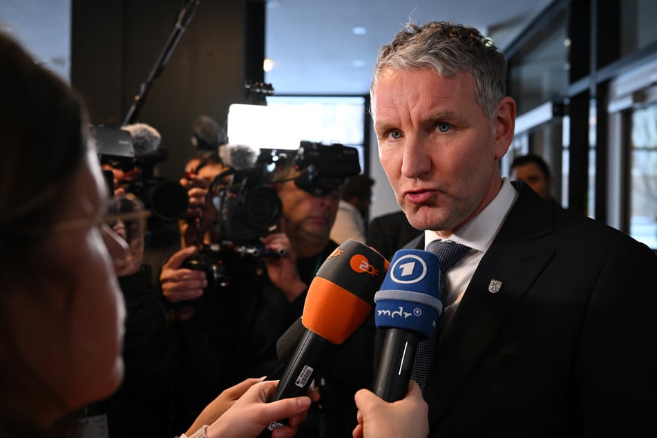 AfD ohne Thüringen-Chef in Bayern: Gericht erteilt Höcke Redeverbot!