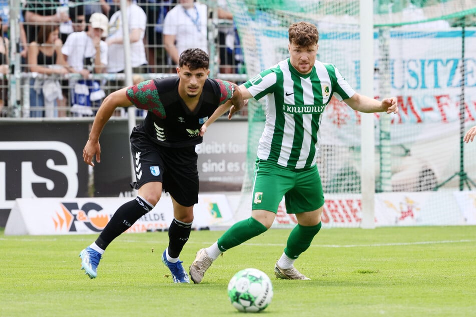 In der ersten Halbzeit passierte nicht wirklich viel vor den Toren. Chemie Leipzig und der FC Magdeburg lieferten sich sehr viele Zweikämpfe.