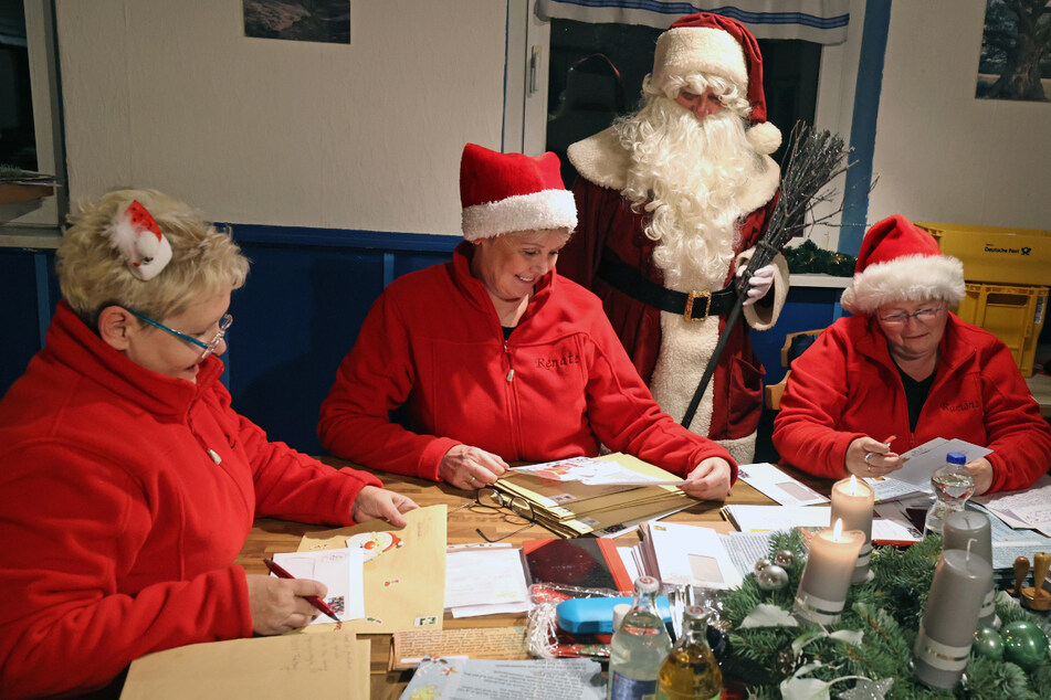 Über 2600 Briefe: Thüringens einziges Weihnachtspostamt hat alle Hände voll zu tun