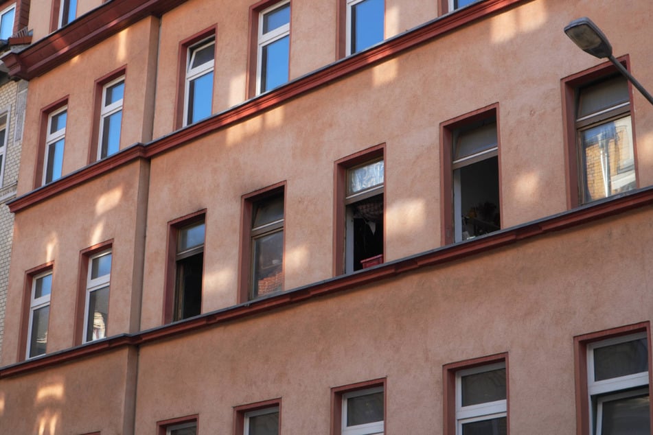 Die betroffene Wohnung musste nach dem Feuer erst einmal gelüftet werden.