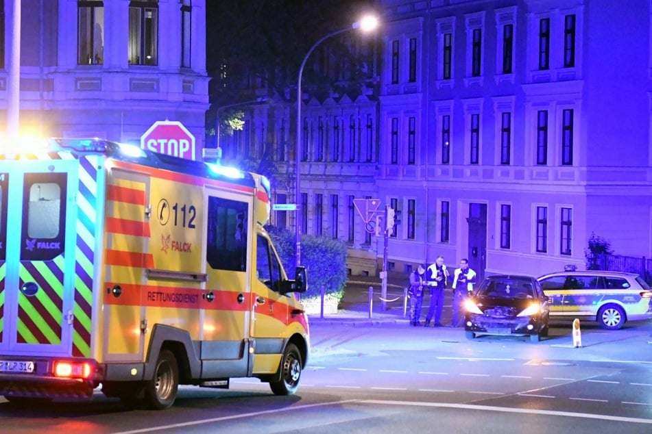 Eine Frau wurde bei dem Unglück leicht verletzt und musste medizinisch versorgt werden.