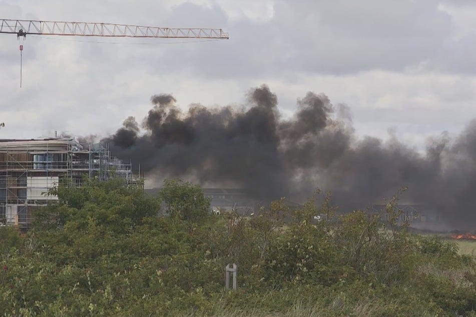 Einsatzkräfte rückten am Montag zu einem Feuer in List auf Sylt aus.