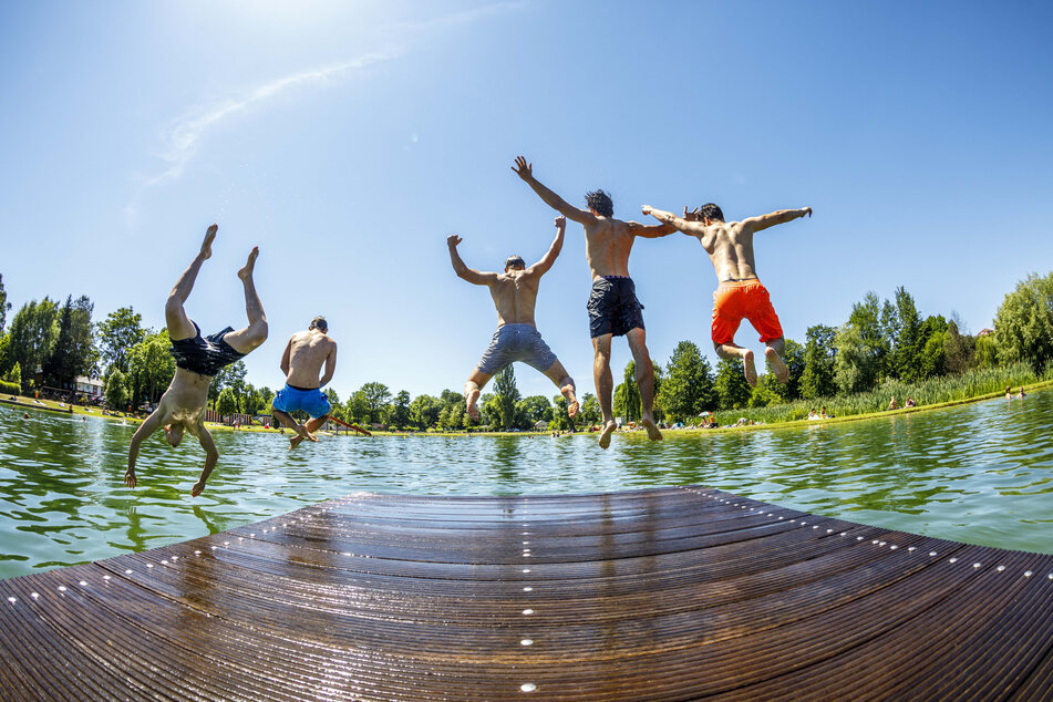 Die Freibadsaison in Dresden startet nun doch eher.