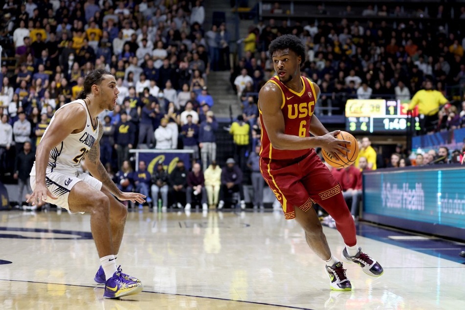 Bronny James (r.) found himself at the center of a wildfire rumor that captivated the basketball world after a report emerged suggesting he is transferring from USC.