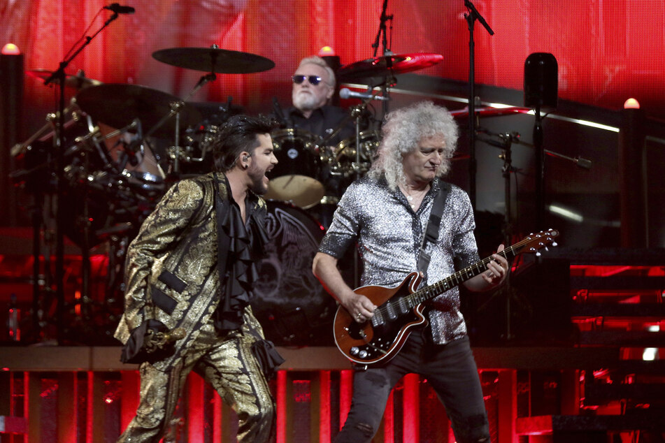 Das Queen-Restduo um Gitarrist Brian May und Schlagzeuger Roger Taylor verschiebt die mit Sänger Adam Lambert geplante Europatour auf das Jahr 2021.