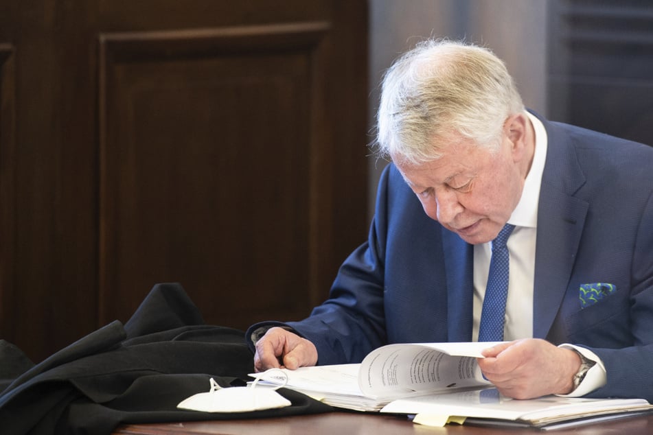 Der Jurist Gerhard Strate (72) soll hinter der Anzeige gegen Tschentscher stecken.