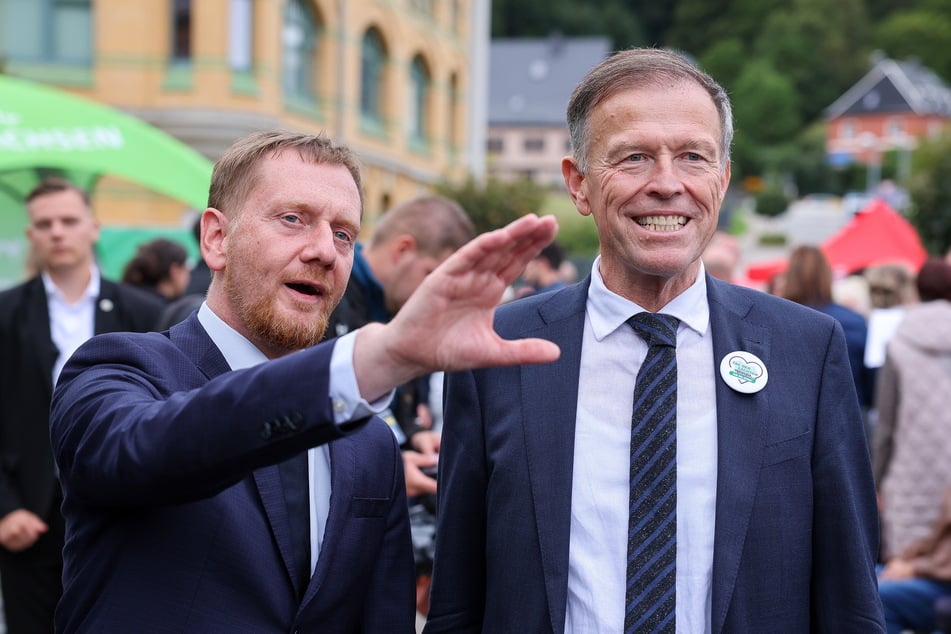 Ob sie noch einmal einen Sachsentag eröffnen, ist ungewiss: Ministerpräsident Michael Kretschmer (48, CDU, l.), und Landtagspräsident Matthias Rößler (68, CDU) in Aue.