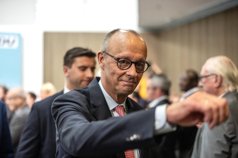 Bundeskanzler Friedrich Merz (70, CDU) hatte eine schnelle Entlastung bei den Spritpreisen gefordert, jetzt soll diese tatsächlich kommen.