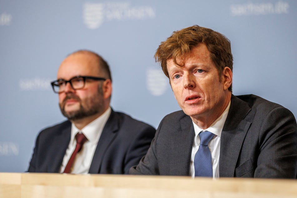 Finanzminister Christian Piwarz (50, CDU, l.) und MFAG-Chef Götz Ahmelmann (54) wollen beide Airports sichern.
