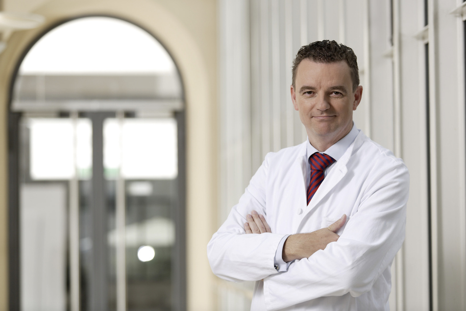 Clemens Wendtner (57), Chefarzt der Infektiologie der Klinik in Schwabing, befürchtet eine hohe Dunkelziffer an Coronafällen.