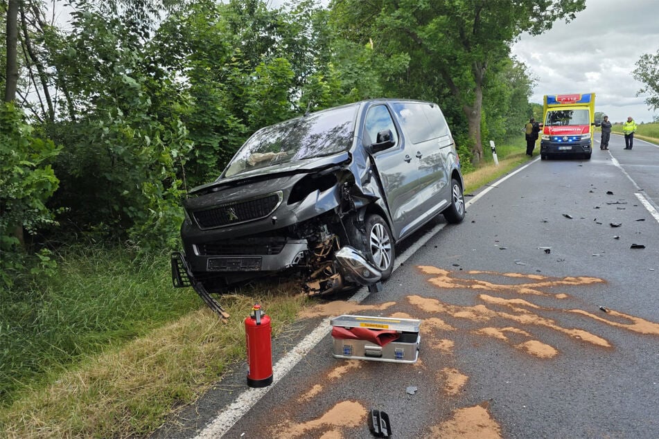 Sowohl am Auto als auch am Motorrad entstanden heftige Schäden.