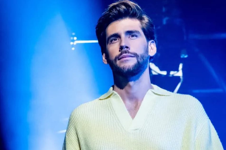Popsänger Alvaro Soler (35) wird in "Staying Alive" seinen Song "Sofía" mit Whitney Houston zusammen singen.