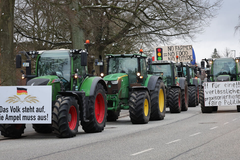 Auch in Kiel protestierten am gestrigen Montag Landwirte auf ihren Traktoren.