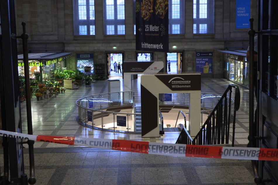 Aufgrund eines seltsamen Geruchs wurde am Dienstagabend die Westhalle des Leipziger Hauptbahnhofs gesperrt.