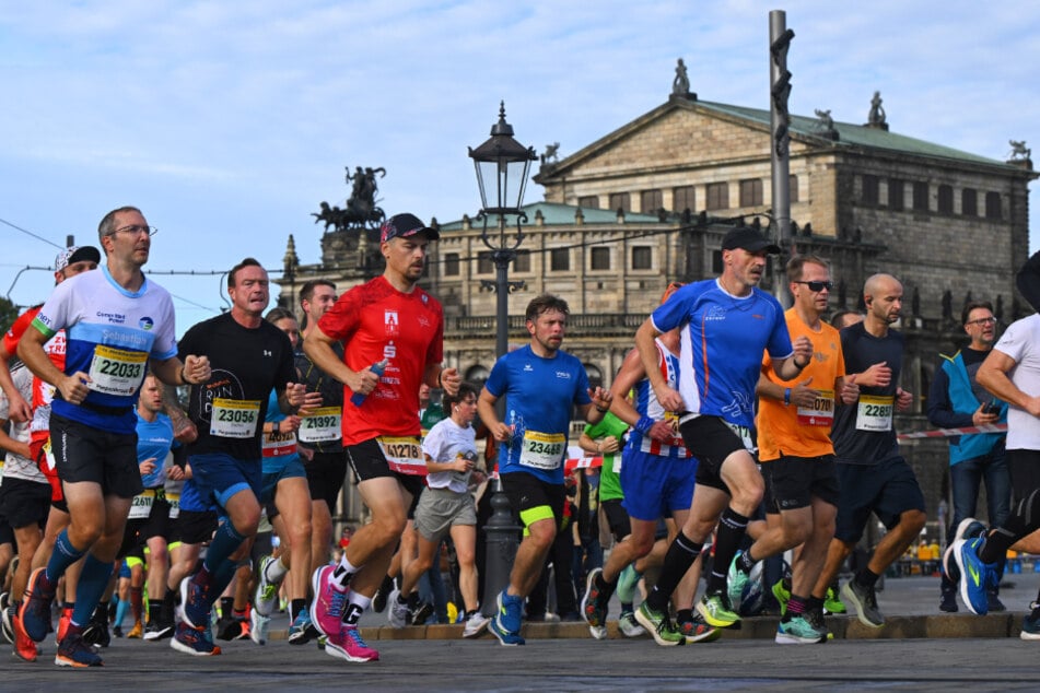 Über 7400 Läufer starteten bei der 23. Auflage des Dresden-Marathons.