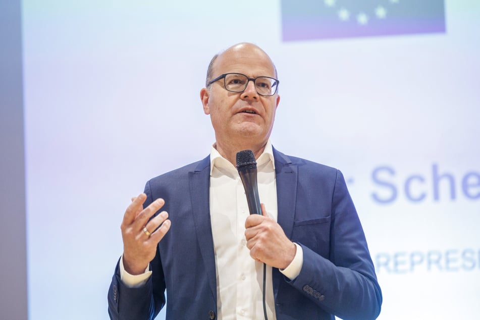 Europaabgeordneter Oliver Schenk (56, CDU) wurde von der Schule anlässlich des 75. Europatages eingeladen, sich Schülerfragen zur aktuellen politischen Situation zu stellen.