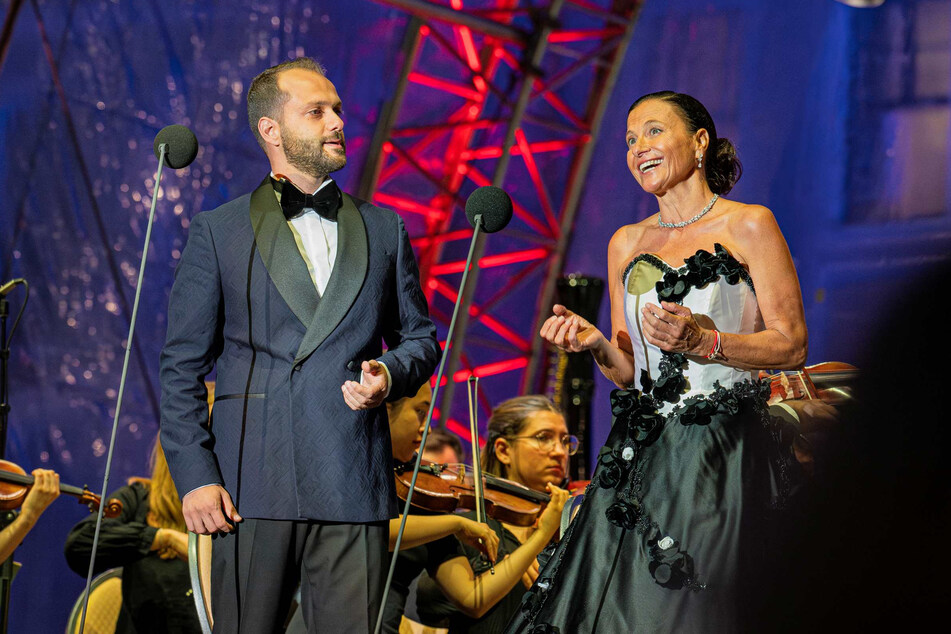 Barbara Krieger und Sotiris Charalampous begeistern bei dem 8. "Classic Open Air" auf dem Neumarkt.