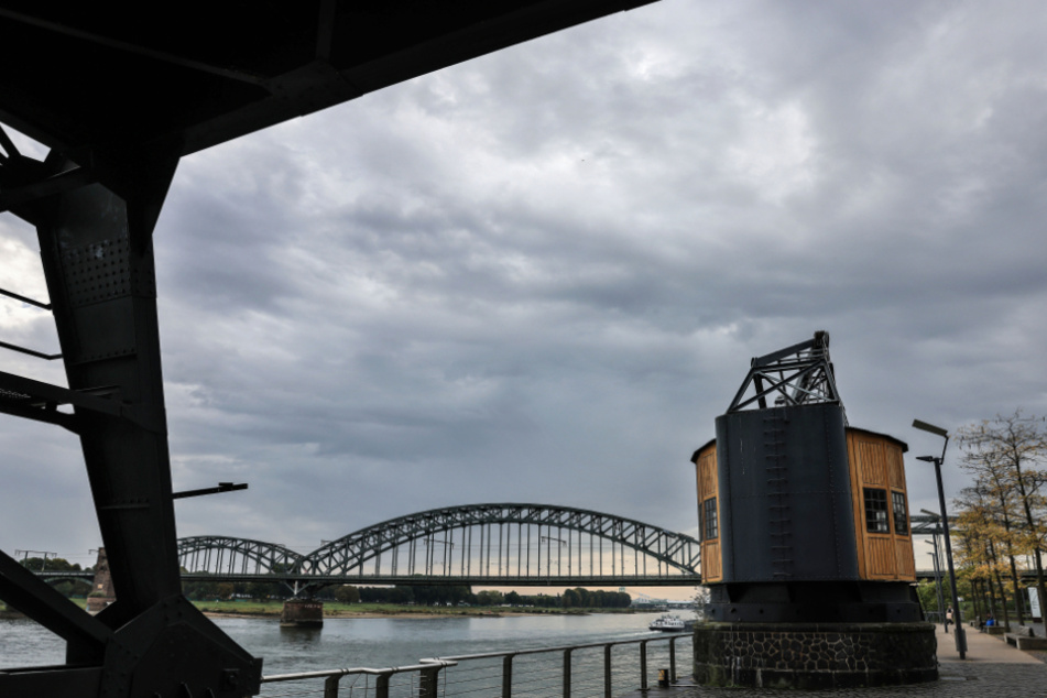 Durchaus ungemütlich wird es in den nächsten Tagen auch am Rheinufer in Köln.