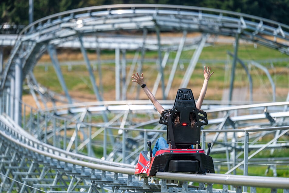 Mit bis zu 45 km/h fährt die neue Attraktion im Erzgebirge.