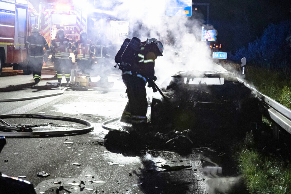 Der Lamborghini fing Feuer und brannte dann vollständig aus. Glücklicherweise war der Fahrer zuvor ausgestiegen.