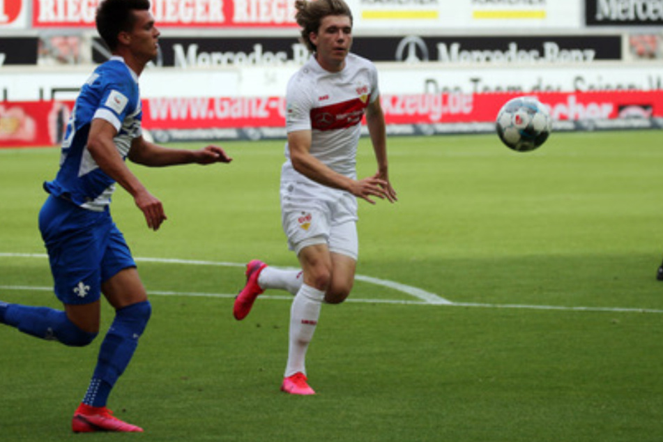 Luca Mack (rechts, 20) bei seinem ersten Zweitliga-Einsatz am letzten Spieltag der Saison 2019/20 gegen den SV Darmstadt 98.