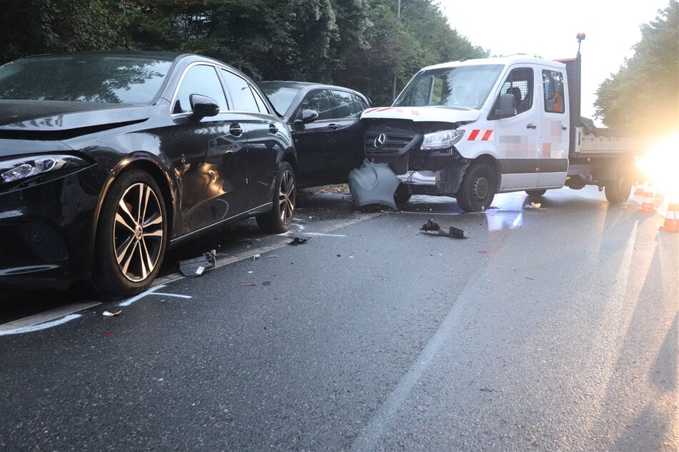 Bei einem heftigen Unfall in Ratingen wurde ein 46 Jahre alter Mann schwer verletzt.