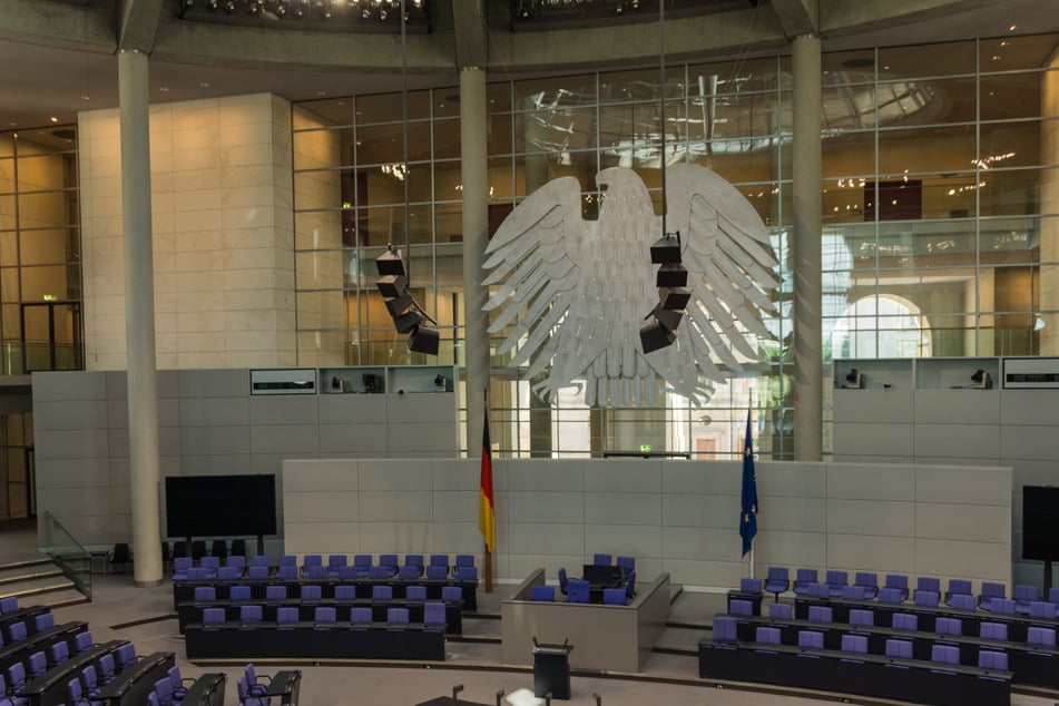 Vertrauenskrise! Wenn der Staat klammheimlich die Zügel anzieht