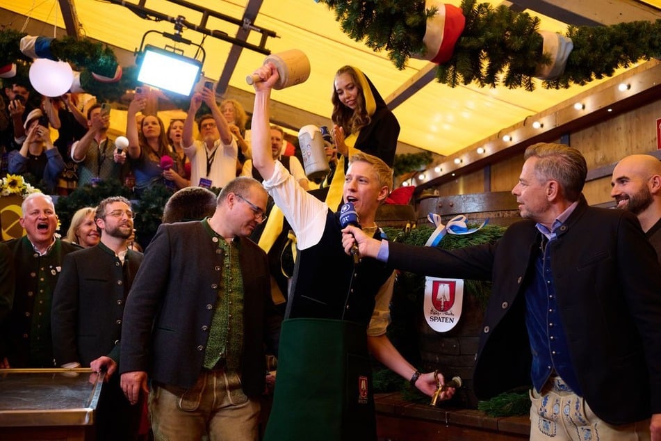 Oberbürgermeister Dominik Krause (36) bekam auf der Wiesn Kreislaufprobleme.