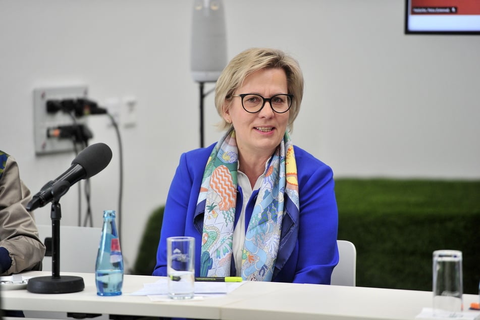 Tourismus-Ministerin Barbara Klepsch (59, CDU) besucht zum ersten Weihnachtsfeiertag die Kirche zur Christmette.