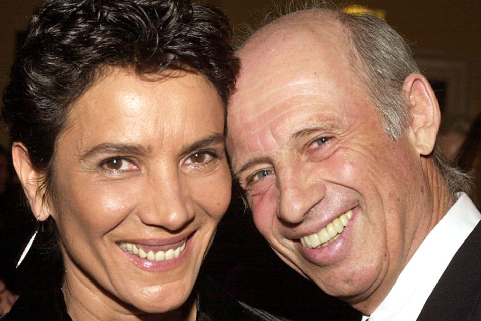 Willy Bogner und mit seiner mittlerweile verstorbenen Frau Sônia bei der Verleihung der Auszeichnung "Paar des Jahres" im Jahr 2003. (Archivbild)