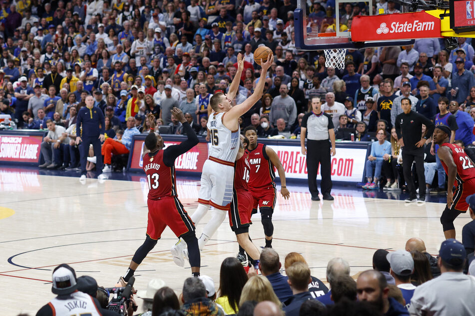 Jokić machte im Spiel gegen Miami Heat 28 Punkte und sammelte 16 Rebounds.