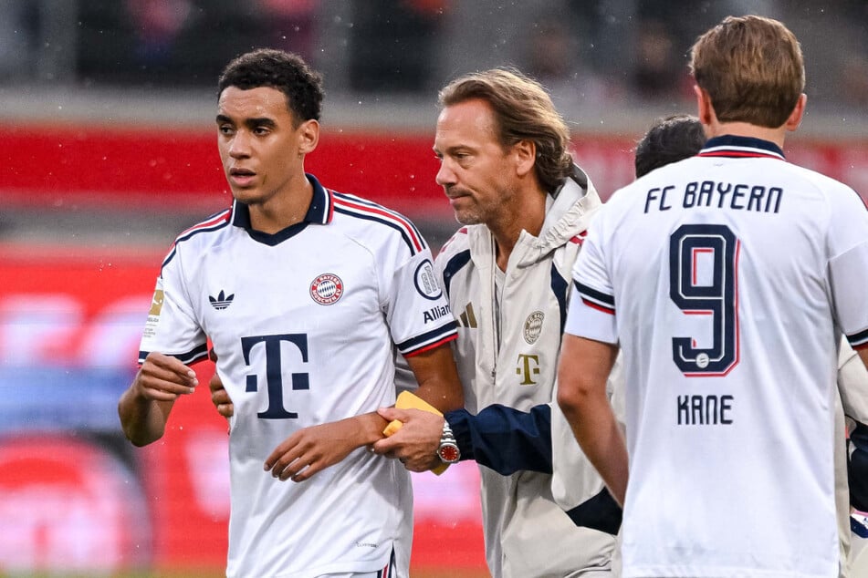 Bayern-Star Jamal Musiala (23, l.) leidet aktuell an einer neurologischen Dysfunktion – die jedoch gut behandelbar sein soll.