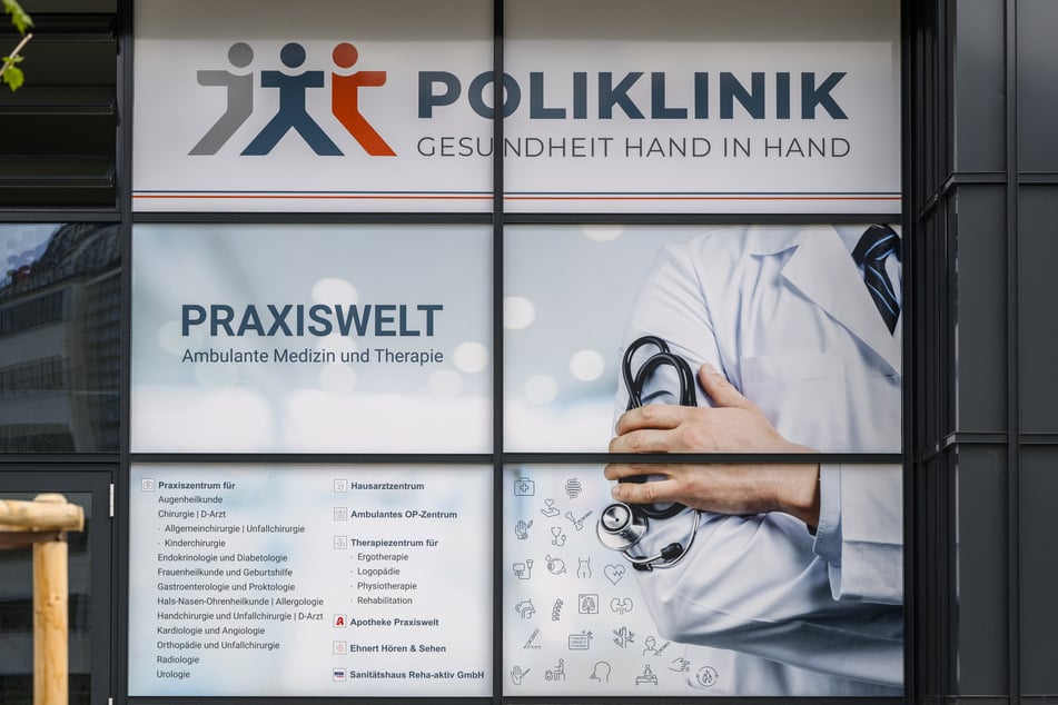 In der Poliklinik "Praxiswelt" sind mehr als 16 Fachabteilungen ansässig.